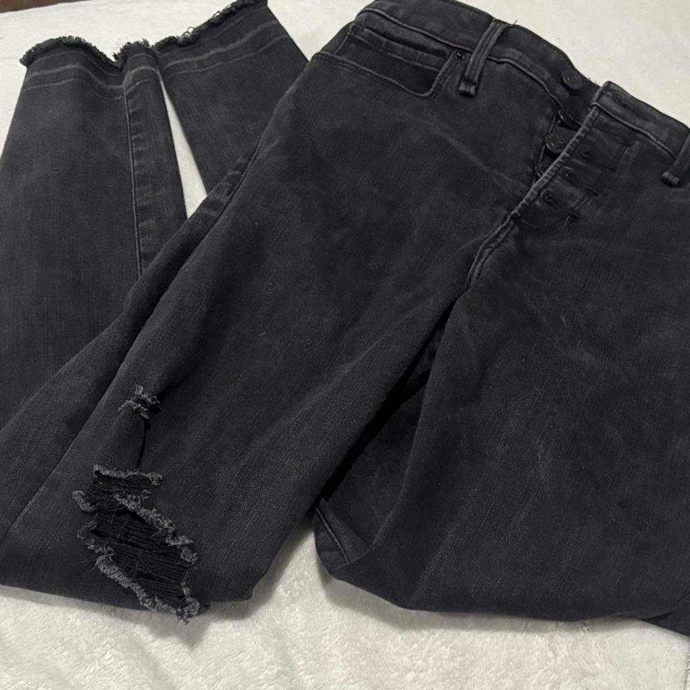 ⭐️ 2/$10 - Abercrombie & Fitch Black Distressed Skinny Jeans